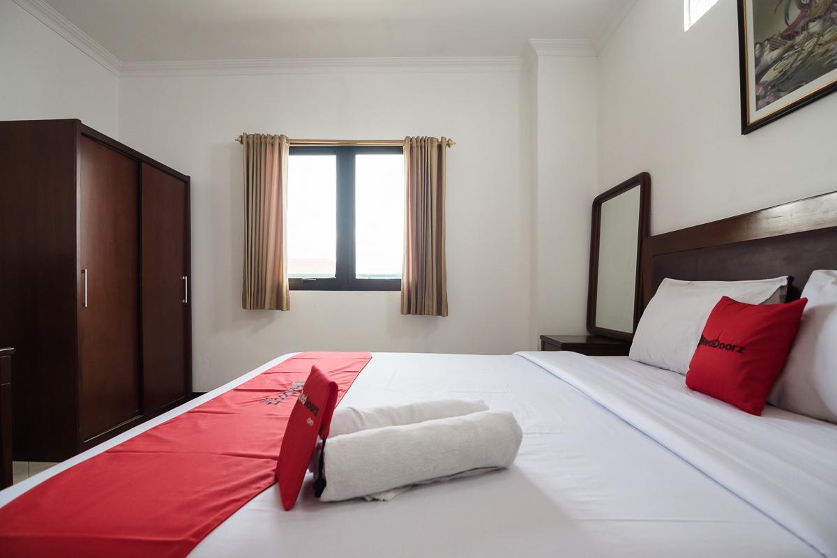 Reddoorz Plus At Buah Batu Bandung Exterior photo