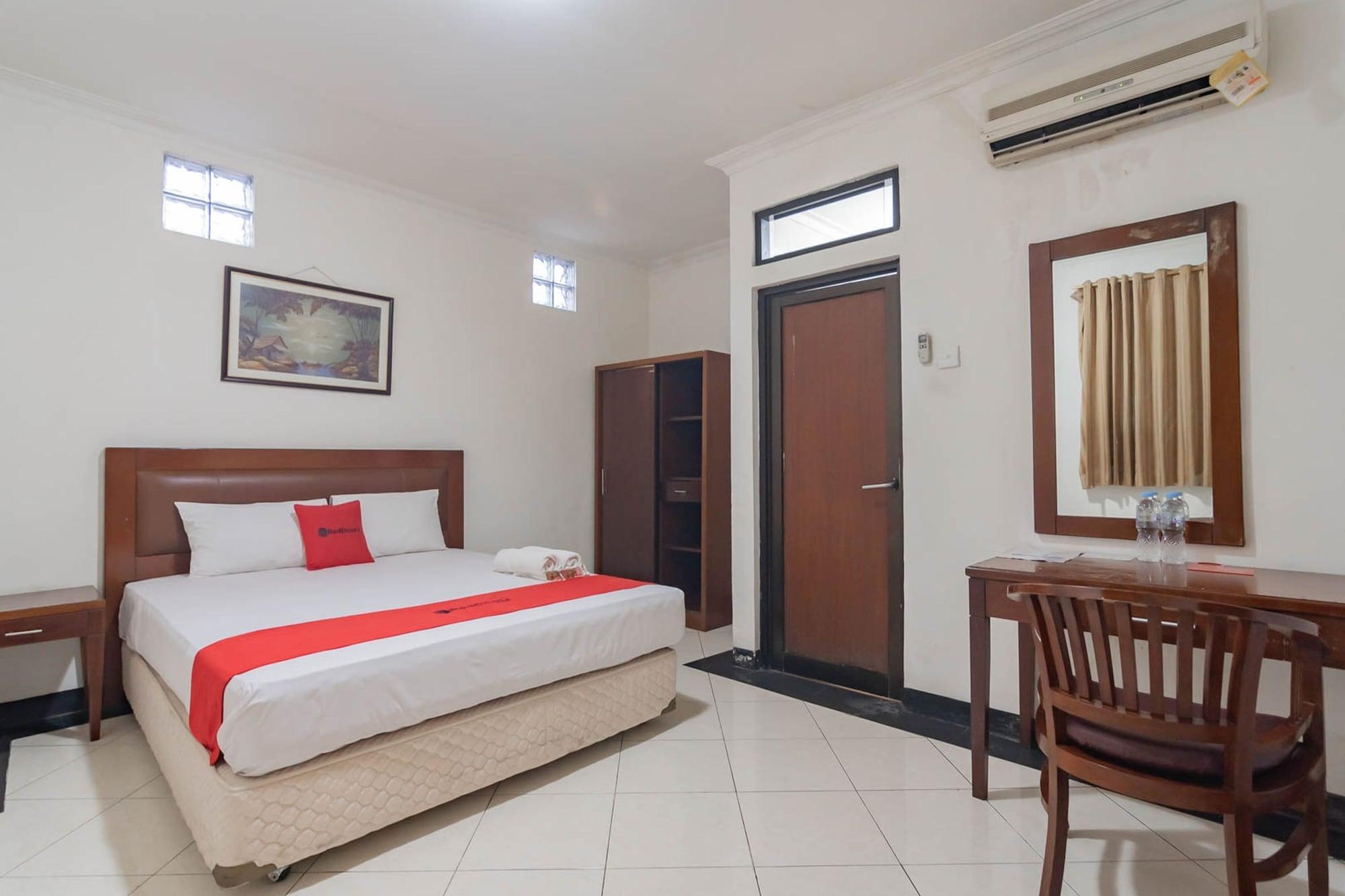 Reddoorz Plus At Buah Batu Bandung Exterior photo