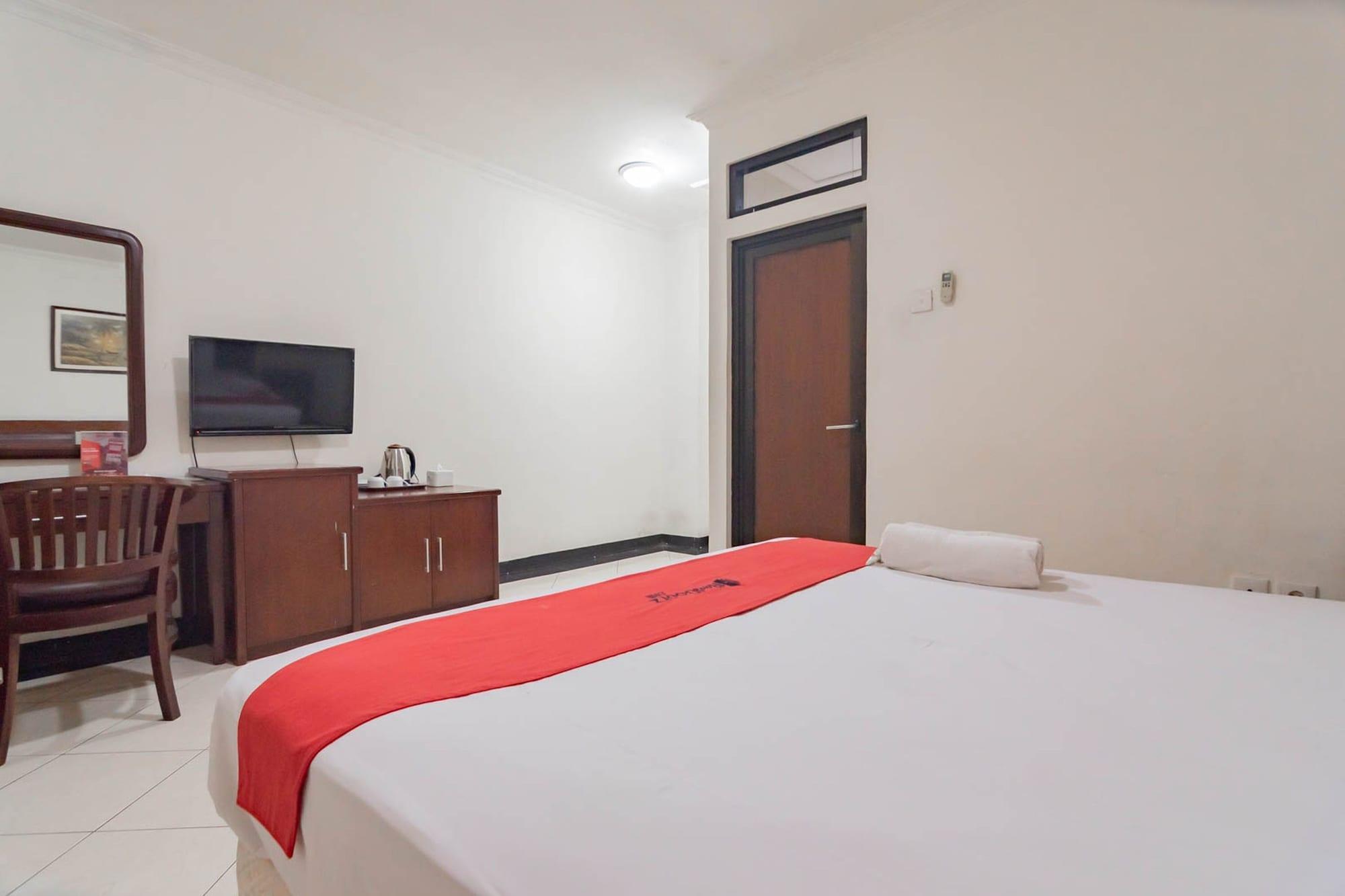 Reddoorz Plus At Buah Batu Bandung Exterior photo