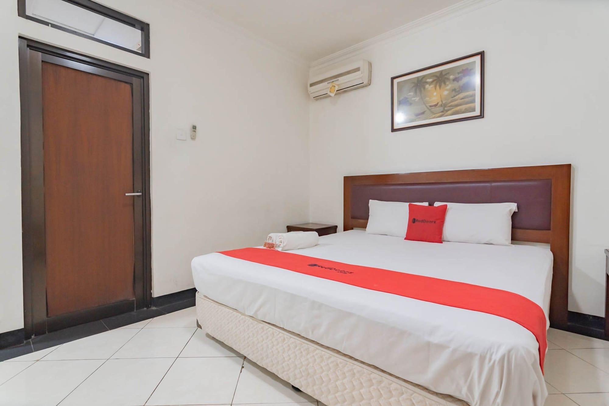 Reddoorz Plus At Buah Batu Bandung Exterior photo