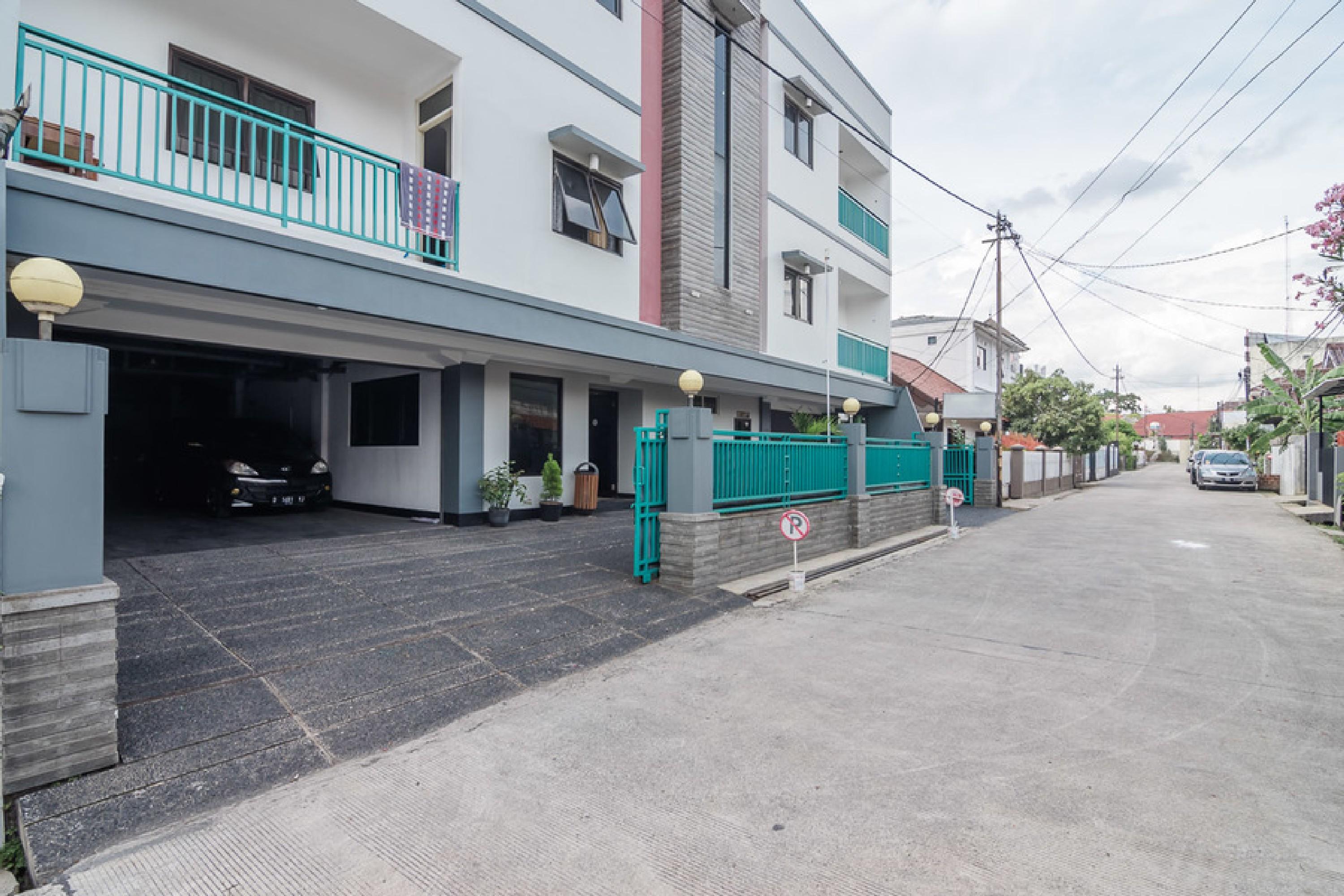 Reddoorz Plus At Buah Batu Bandung Exterior photo