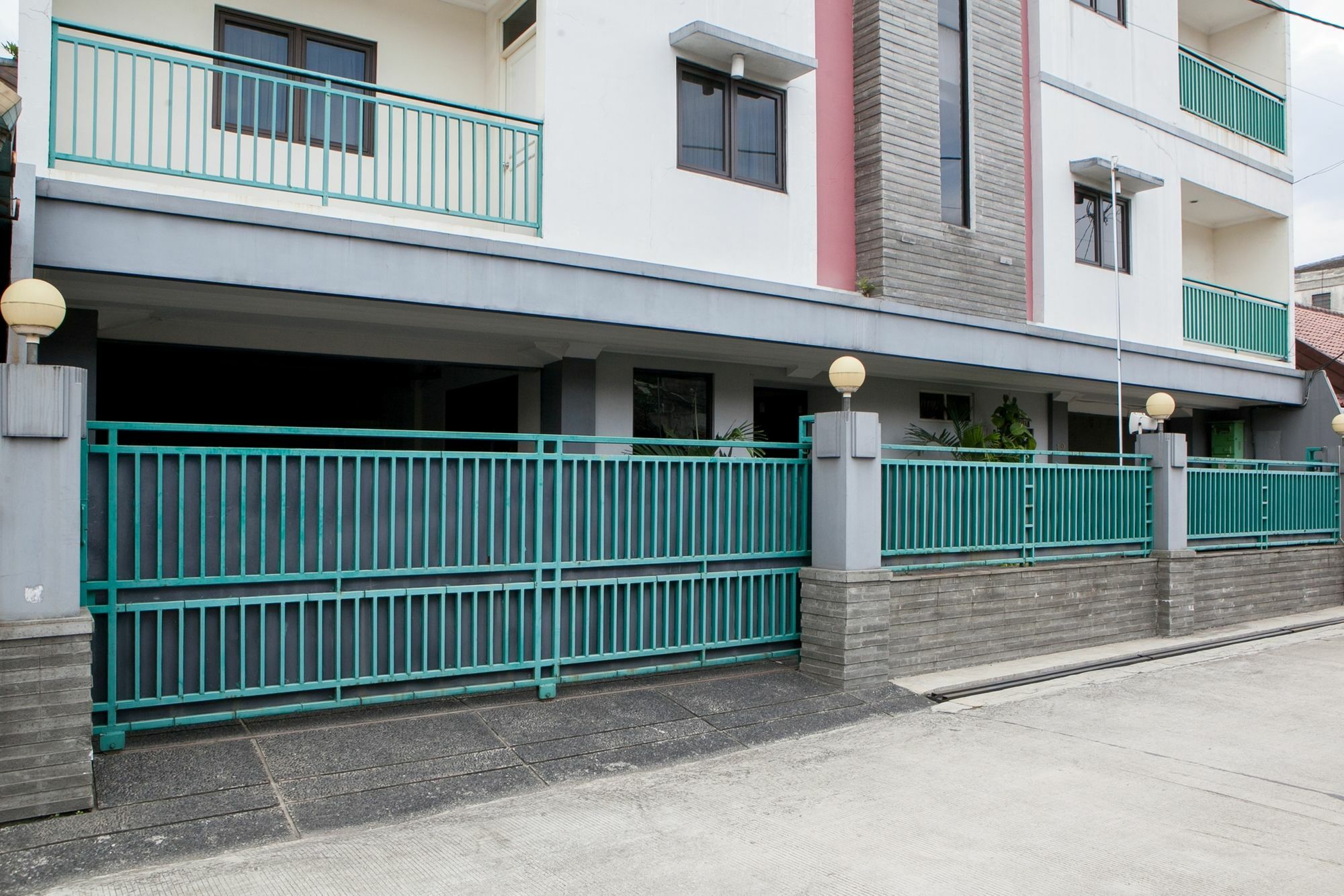 Reddoorz Plus At Buah Batu Bandung Exterior photo